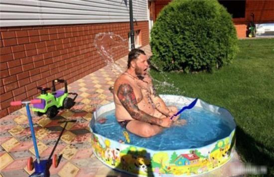 nhung chang trai "cung hon qua trung" hinh anh 5