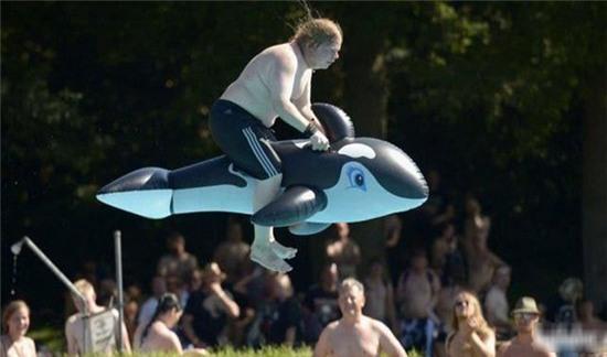 nhung chang trai "cung hon qua trung" hinh anh 7