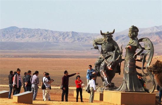 du-lich-thinh-kinh-nhu-ton-ngo-khong-trong-tay-du-ky-3