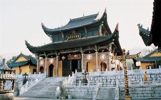 du-lich-thinh-kinh-nhu-ton-ngo-khong-trong-tay-du-ky-8