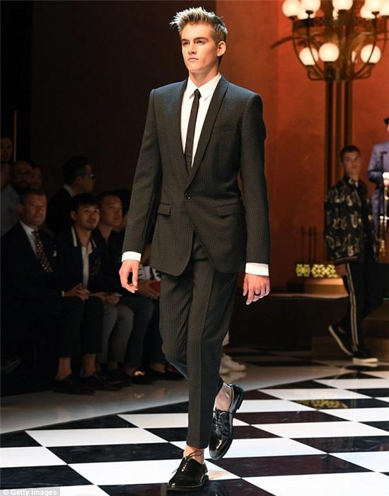 Huyền thoại sắc đẹp Cindy Crawford sinh ra 2 người con cũng xuất sắc không kém - Ảnh 16.