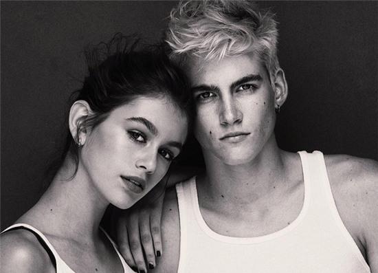 Huyền thoại sắc đẹp Cindy Crawford sinh ra 2 người con cũng xuất sắc không kém - Ảnh 5.