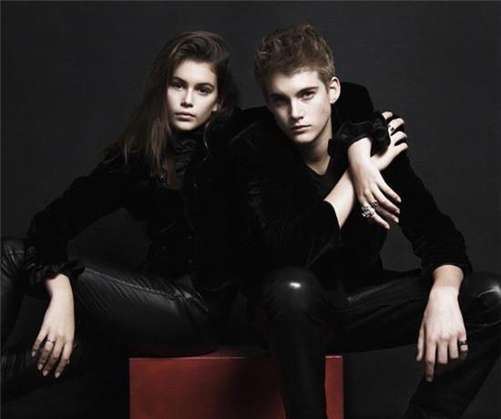 Huyền thoại sắc đẹp Cindy Crawford sinh ra 2 người con cũng xuất sắc không kém - Ảnh 8.