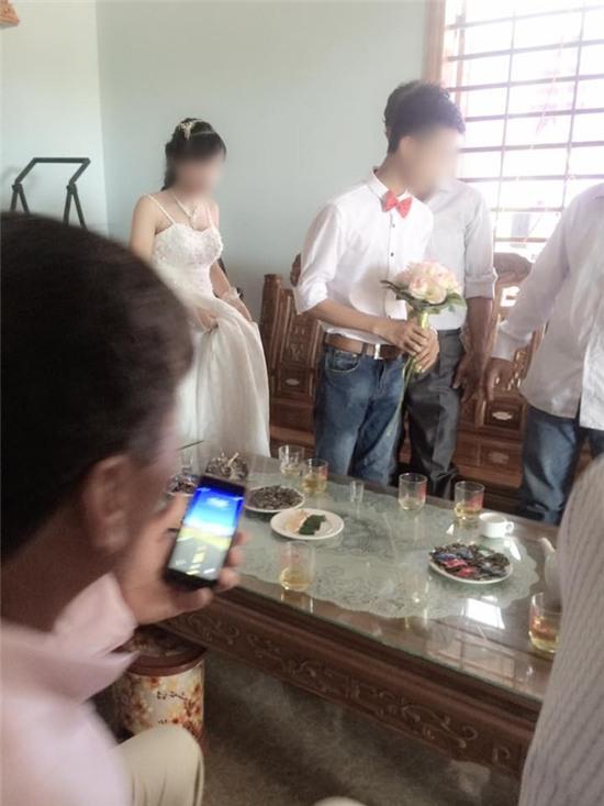 Đám cưới luôn là một trong những sự kiện đặc biệt nhất trong đời của mỗi người. Hãy cùng chúc mừng cặp đôi 16 tuổi đến từ Nghệ An đã có một đám cưới ấm áp và đầy ý nghĩa.