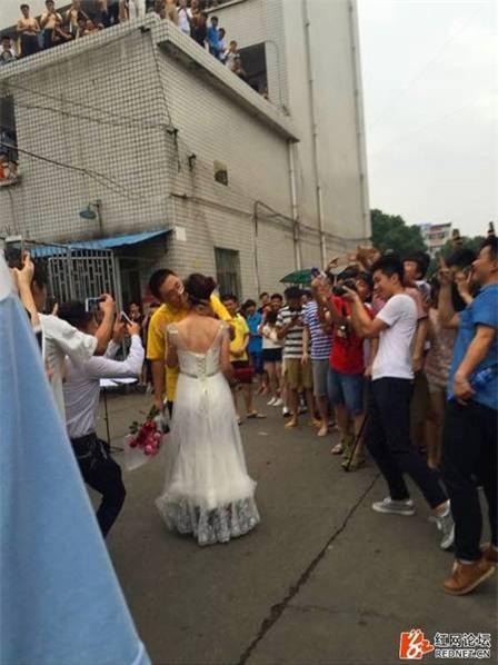 Nữ giảng viên đại học công khai cầu hôn nam sinh năm thứ 4 - Ảnh 6.