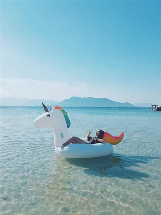 Ai cũng phải có ảnh chụp với món phụ kiện hot nhất mùa hè năm nay! - Ảnh 13.