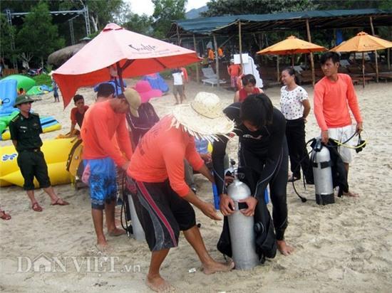 khanh hoa: tam bien, 2 nu sinh duoi nuoc thuong tam hinh anh 1