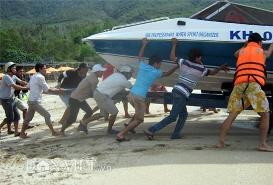 khanh hoa: tam bien, 2 nu sinh duoi nuoc thuong tam hinh anh 2