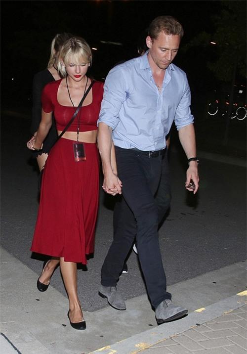 taylor-swift-va-ban-trai-moi-khong-ngung-au-yem-khi-di-xem-ca-nhac-3