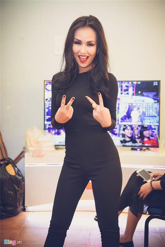 Vo Ha Tram buc xuc vi bi chen ep o Guong mat than quen hinh anh 3