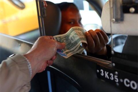 Chuyện anh taxi tự bớt lại 2.000 đồng hay là rút đi sợi hành trong tô phở? - Ảnh 2.