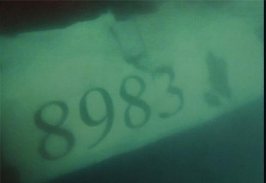 Ảnh chụp máy bay CASA-212 gặp nạn dưới biển - Ảnh 2.