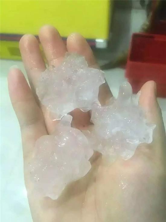 Nha sap, cot dien do sau mua da va voi rong o Trung Quoc hinh anh 6