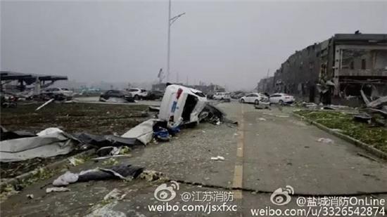 Nha sap, cot dien do sau mua da va voi rong o Trung Quoc hinh anh 7