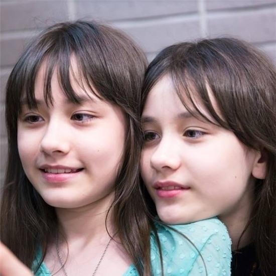 Hai chị em sinh đôi Mỹ lai Hàn nổi tiếng một thời giờ ra sao? - Ảnh 11.