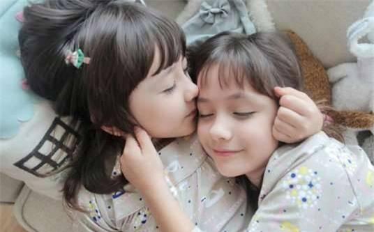 Hai chị em sinh đôi Mỹ lai Hàn nổi tiếng một thời giờ ra sao? - Ảnh 2.