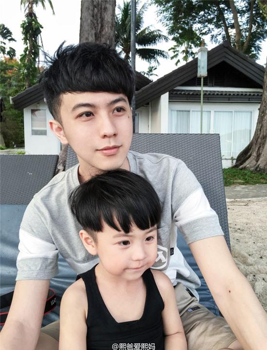 Gia đình bố đẹp trai, mẹ xinh gái, con đáng yêu khiến người khác GATO - Ảnh 1.