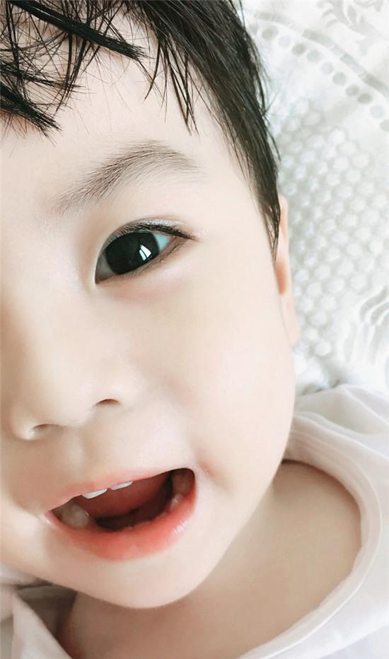 Gia đình bố đẹp trai, mẹ xinh gái, con đáng yêu khiến người khác GATO - Ảnh 3.