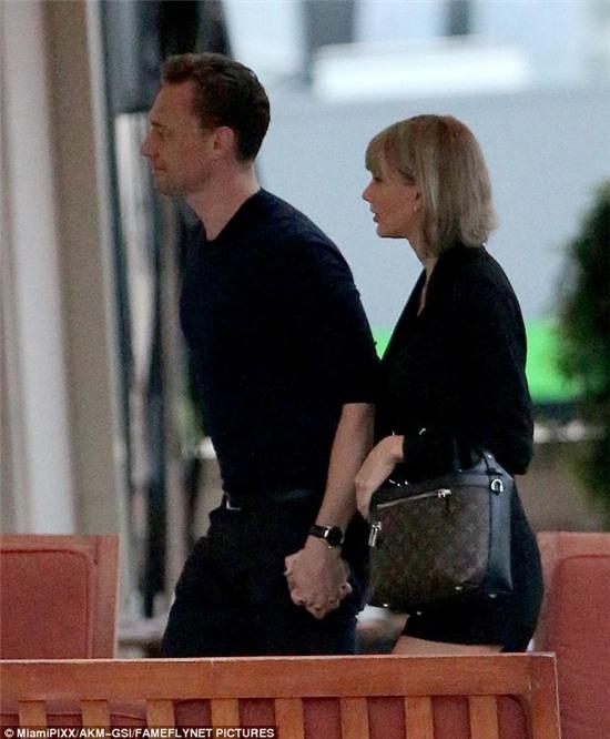 ‘Loki’ lien tuc hon tay Taylor Swift trong bua toi hinh anh 1
