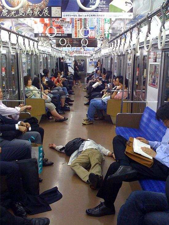 Nghệ thuật ngủ mà không ngủ của người Nhật Bản gây kinh ngạc cho cả thế giới - Ảnh 6.