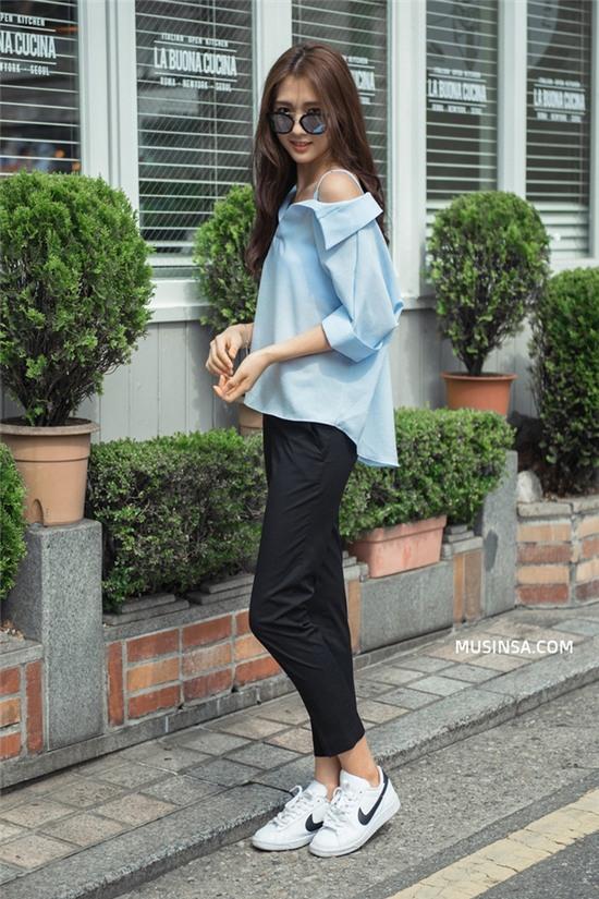 Street style thế giới tuần qua: Áo trễ vai lên ngôi, xứng danh item số 1 của mùa hè - Ảnh 5.