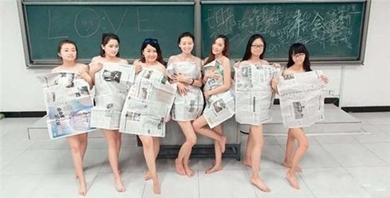 Nữ sinh quấn báo che thân chụp ảnh kỷ yếu gây tranh cãi