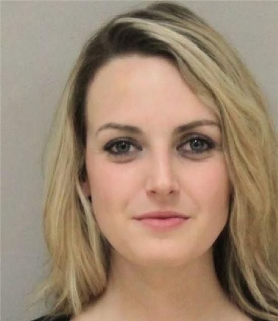 Chân dung 20 tội phạm đẹp và quyến rũ nhất thế giới - Ảnh 20.