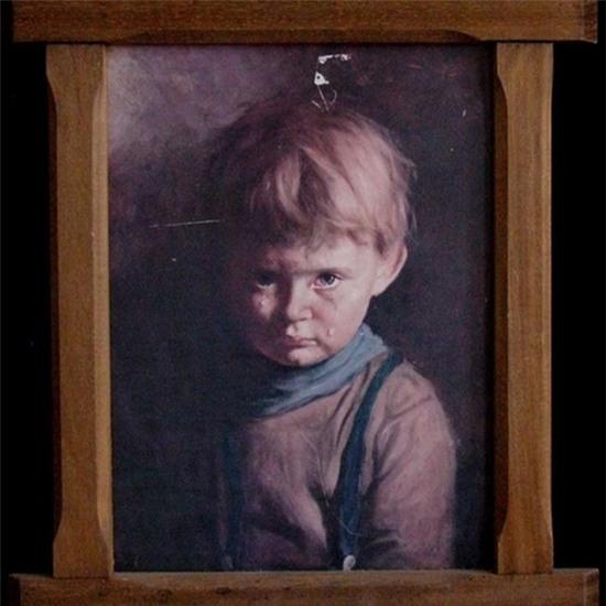Bức tranh \'Cậu bé khóc\': Bức tranh này rất nổi tiếng và đầy cảm xúc! Cậu bé trong tranh không chỉ là một hình ảnh đơn giản, mà còn mang đầy ý nghĩa sâu xa. Hãy cùng xem bức tranh này để hiểu thêm về câu chuyện đằng sau màn mưa khóc của cậu bé.