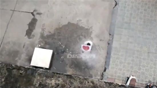 Hà Nội: Tỏ tình ngay giữa sân trường, nam sinh hứng trọn xô nước vào người - Ảnh 5.