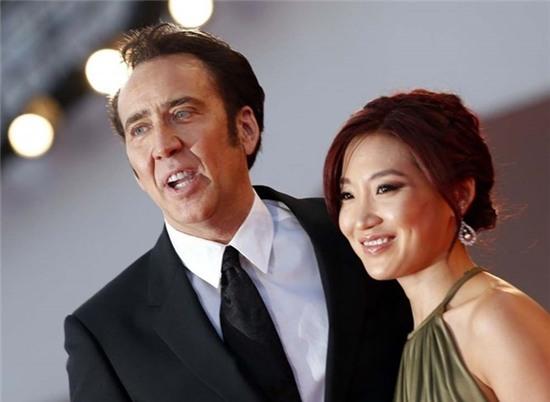 Nicolas Cage và vợ Alice Kim lúc còn mặn nồng /// Reuters