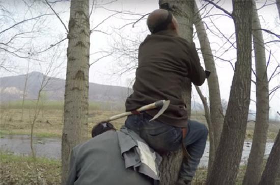 nguoi-khong-mat-cung-ban-khong-tay-trong-ca-khu-rung