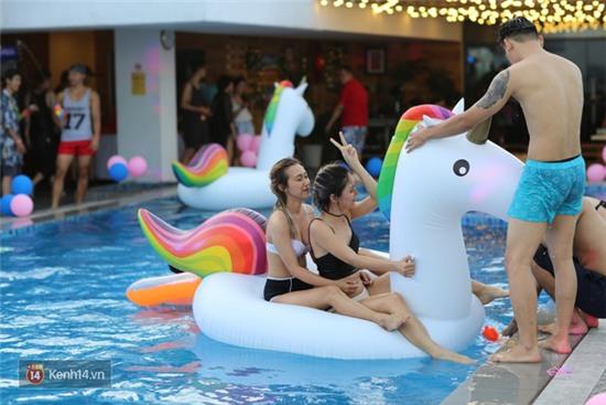 Mỗi dịp có pool party, con gái Hà Nội lại sexy hết sức! - Ảnh 11.