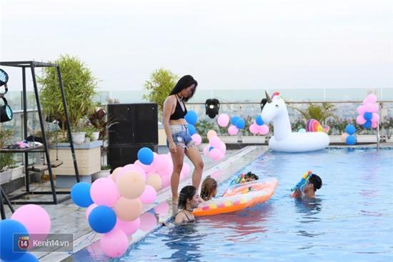 Mỗi dịp có pool party, con gái Hà Nội lại sexy hết sức! - Ảnh 13.