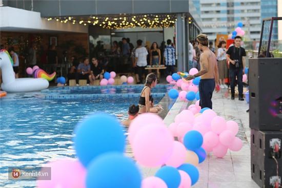 Mỗi dịp có pool party, con gái Hà Nội lại sexy hết sức! - Ảnh 4.