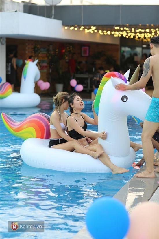 Mỗi dịp có pool party, con gái Hà Nội lại sexy hết sức! - Ảnh 10.