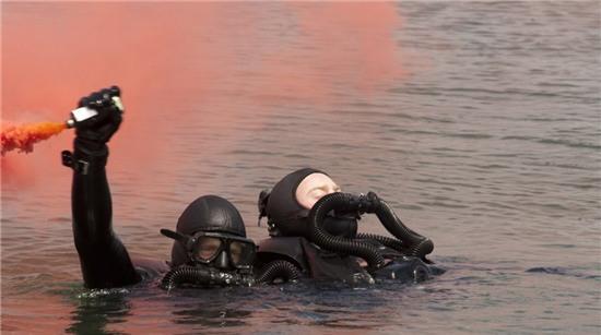 Hinh anh huan luyen khac nghiet cua thuy quan luc chien My hinh anh 12