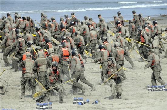 Hinh anh huan luyen khac nghiet cua thuy quan luc chien My hinh anh 5