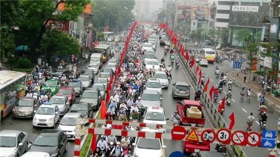 Phương tiện giao thông gia tăng quá nhanh ảnh hưởng lớn đến môi trường Hà Nội