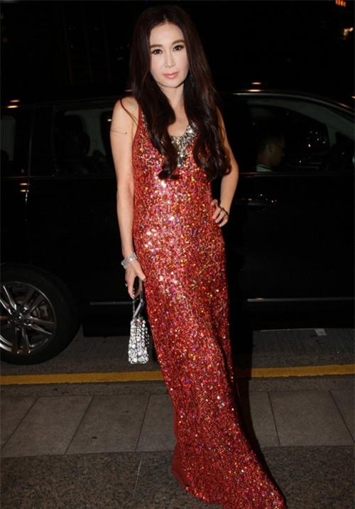 tù tủ kỳ khoe trang súc 64 triẹu usd di du tiẹc cung chòng tỷ phú - 8