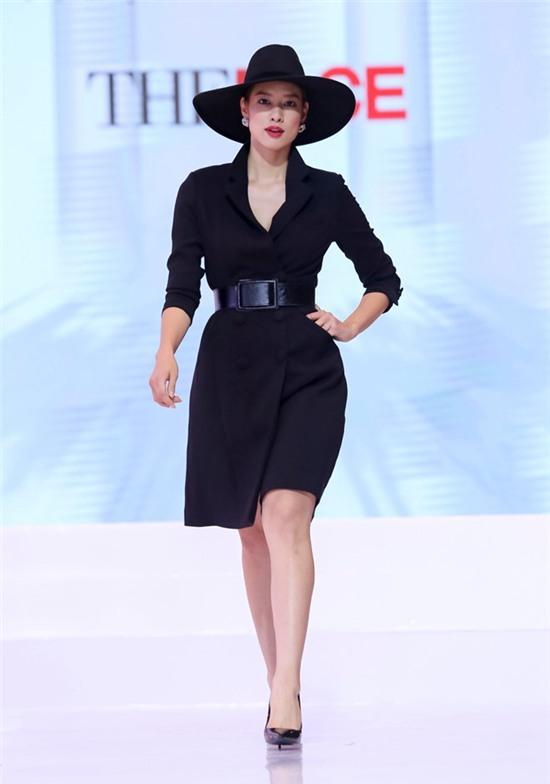 Vi sao Ha Ho che Pham Huong thieu kinh nghiem day catwalk? hinh anh 2