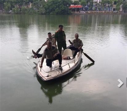 thanh-nien-nhay-ho-tu-tu-2