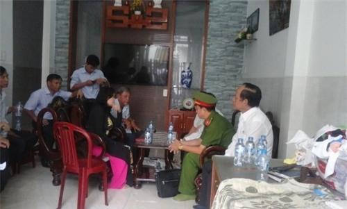 Vụ cháy 4 người chết: Đau đớn dãy quan tài xếp cạnh nhau - Ảnh 4