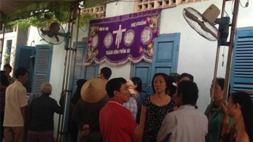 Vụ cháy 4 người chết: Đau đớn dãy quan tài xếp cạnh nhau - Ảnh 5