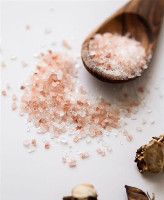 Rửa mặt bao nhiêu lần một ngày là đủ? - Ảnh 3.