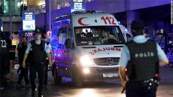 Danh bom khung bo o san bay Tho Nhi Ky, 31 nguoi chet hinh anh 2