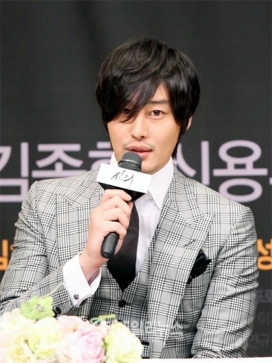 Dan dien vien xu Han xuat than trong gia dinh quyen the hinh anh 6