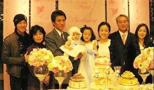 Dan dien vien xu Han xuat than trong gia dinh quyen the hinh anh 8