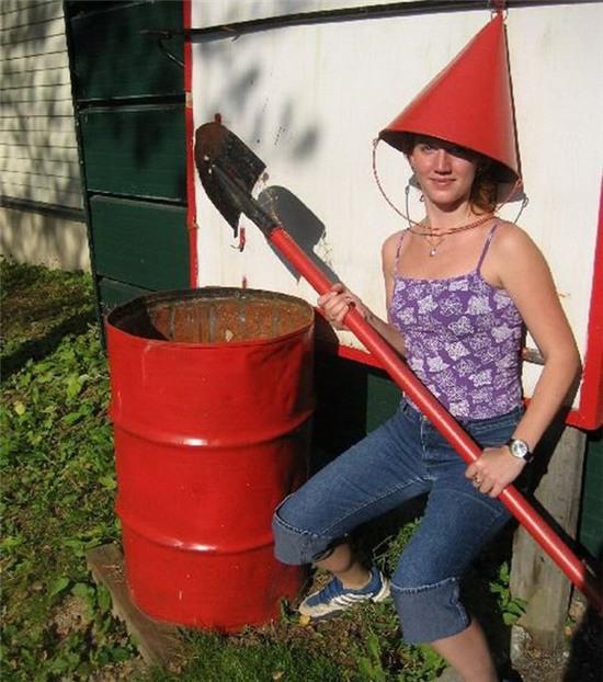 Các anh cứ yên tâm có em canh gác nơi đây rồi.