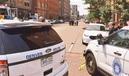 Lực lượng cảnh sát bên ngoài hiện trường