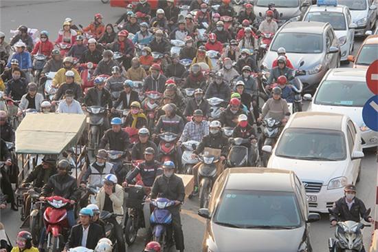 Hà Nội lên tiếng về phương án cấm xe máy vào năm 2025 - Ảnh 1.